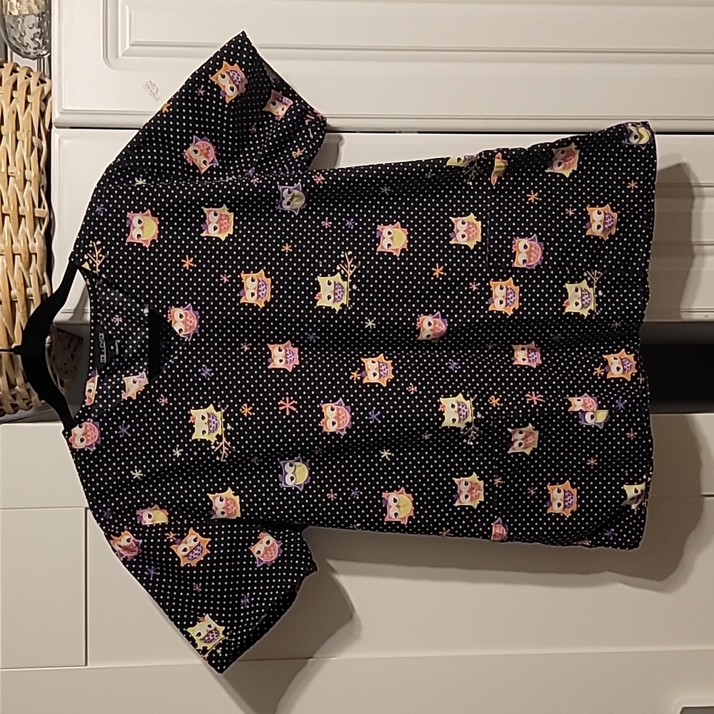 Zoe+Chloe Women's Top Scrub Sz Medium Owls Black Multi Workwear Uniform Medical